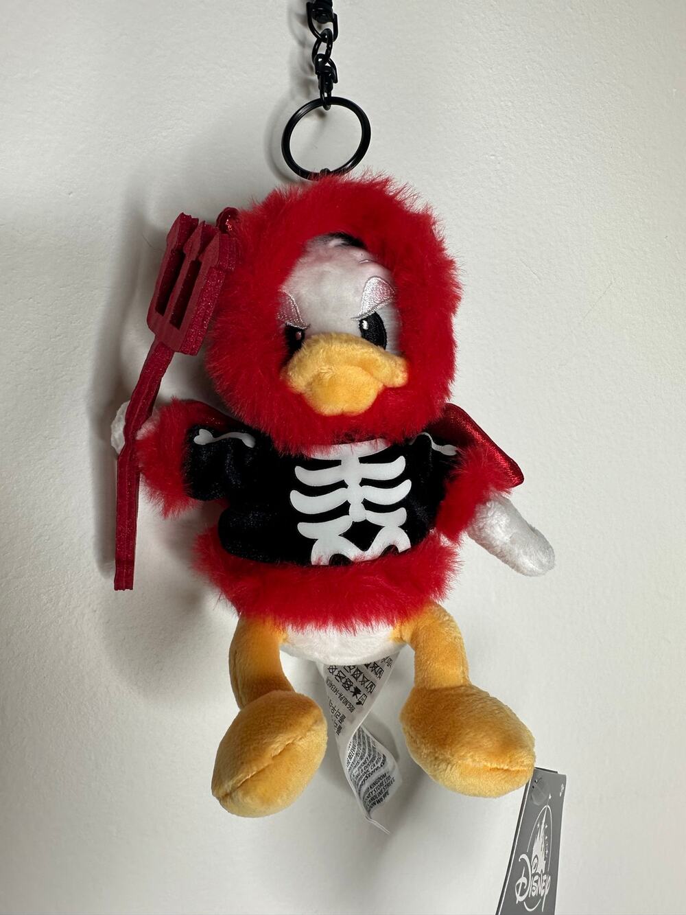 Disney Parks 2026 Halloween
Donald Duck Devil Costume
Bag Charm Keychain